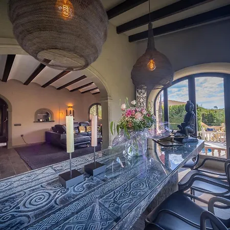 La Casa Roja Villa