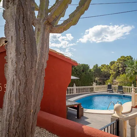 La Casa Roja Villa *