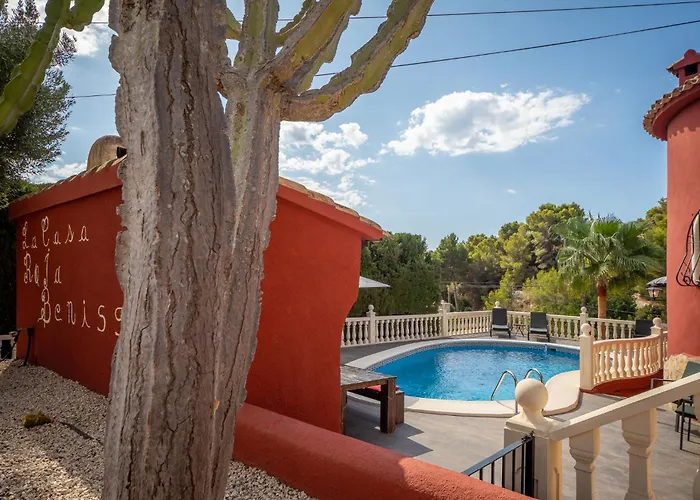 La Casa Roja Villa *